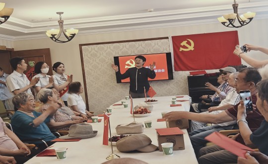 2024年7月1日，养老公司长影家举办“七一建党节座谈会”_副本.jpg