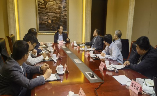 2.王岩董事长带队与荣成市好运角旅游度假区管委会领导进行会议磋商_副本.jpg 2.王岩董事长带队与荣成市好运角旅游度假区管委会领导进行会议磋商_副本.jpg