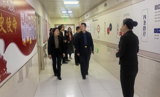13.湖南省职工疗养院党委书记、院长陈松华一行莅临酒店公司参观考察_副本.jpg 13.湖南省职工疗养院党委书记、院长陈松华一行莅临酒店公司参观考察_副本.jpg